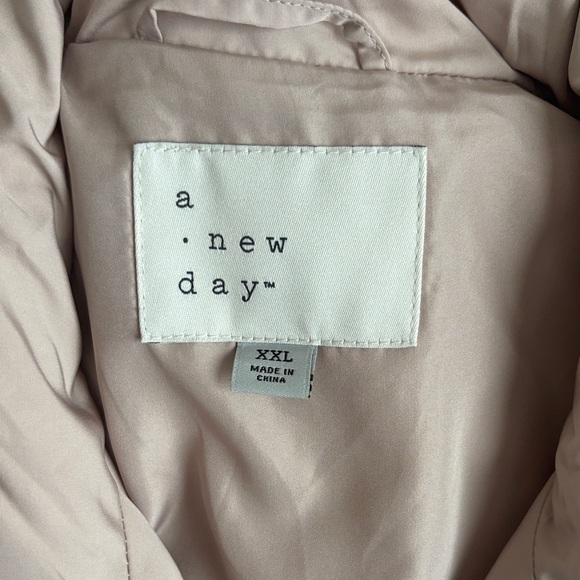 a new day Women's Puffer Vest - Picture 2 of 5